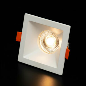 SOCLE FIXE PVC CARREE /BLANC